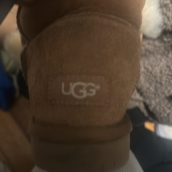 UGG CHESTNUT SHORT WITH CHARM INSTEAD OF BUTTON SIZE 8 USED - Picture 4 of 4